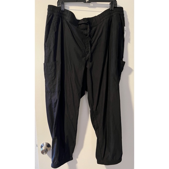 Black High-Waisted Poplin Jogger - Picture 1 of 5